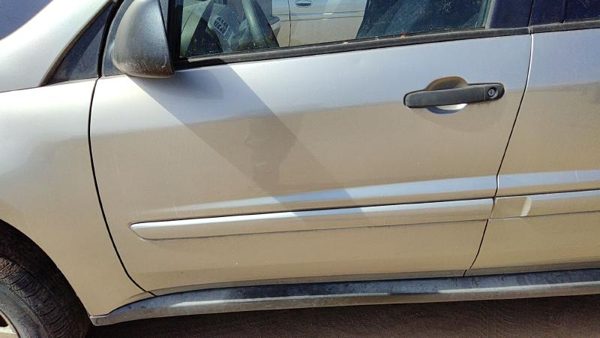 2007 Chevrolet Equinox Front Door LH Silver 67U — photo 2
