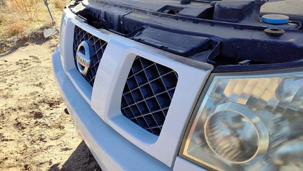 2004-2007 Nissan Titan Front Grille Assembly Oem Q10 White 623107S300 — photo 3