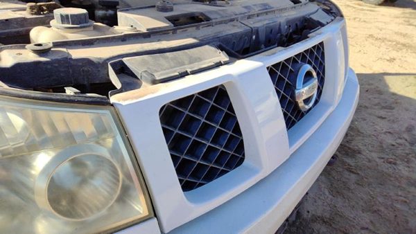 2004-2007 Nissan Titan Front Grille Assembly Oem Q10 White 623107S300 — photo 4