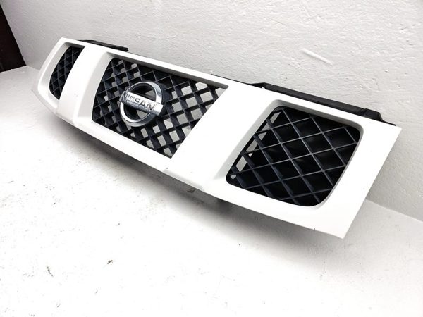 2004-2007 Nissan Titan Front Grille Assembly Oem Q10 White 623107S300 — photo 6