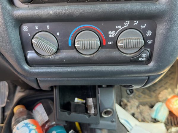 2001 Chevy S10 Blazer Temperature Control Module Heater AC Head Unit 15098966 — photo 2