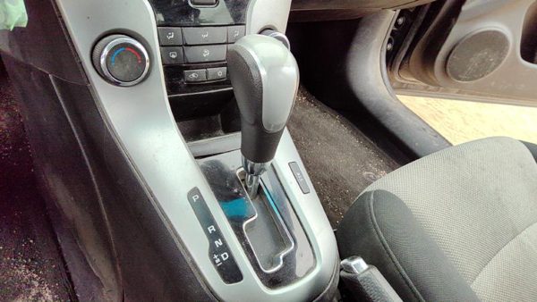 2011 Floor Shifter Lever Assembly OEM Shift Unit Automatic Transmission Black — photo 3