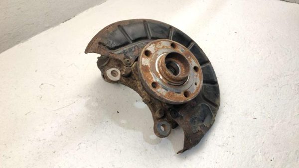 2005-14 Vw Jetta Driver Left Front Spindle Steering Knuckle With Wheel Hub — photo 1
