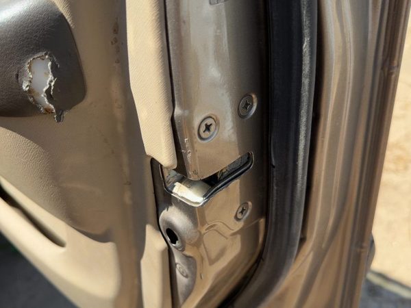 2002-2006 Honda Crv Passenger Right Front Door Latch With Rods/Cables Oem — photo 4