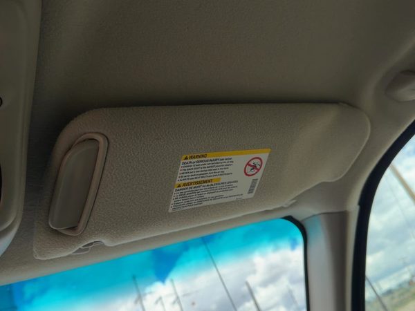2000-2003 Chevy Suburban Passenger Right Sun Visor Oem Tan 52I 15750537 — photo 1
