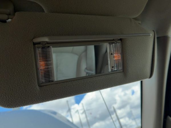 2000-2003 Chevy Suburban Passenger Right Sun Visor Oem Tan 52I 15750537 — photo 2