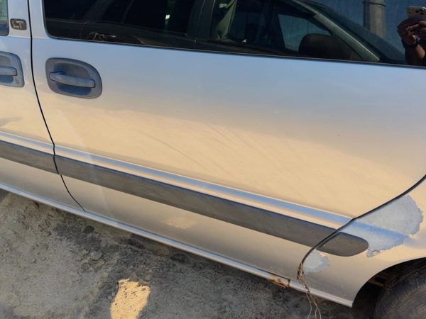 2000 Chevrolet Venture Rear Door LH Silvermist 17U — photo 1