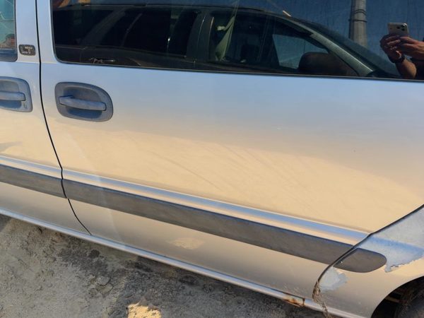 2000 Chevrolet Venture Rear Door LH Silvermist 17U — photo 3