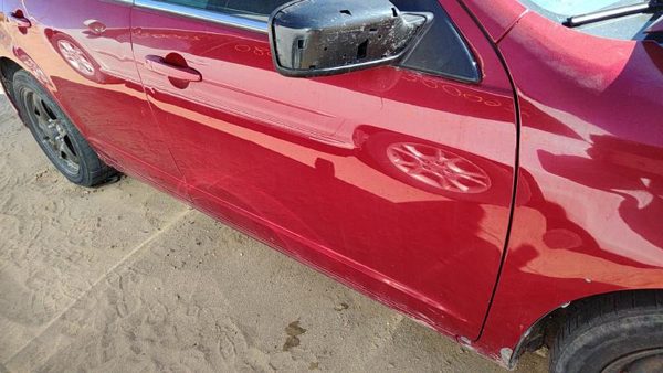 2010 Ford Fusion Front Door RH Red U6 — photo 2