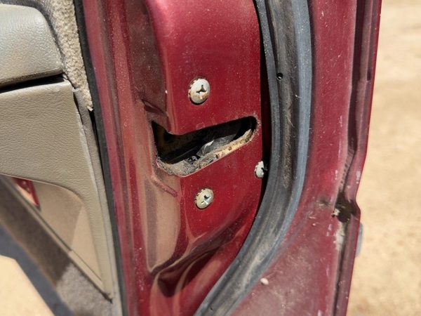 87 Maxima Passenger Right Front Door Latch With Rods/Cables Oem 4Dr Sedan 4 Door — photo 3
