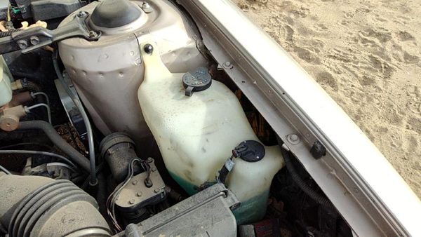 1994 Buick Park Ave Windshield Washer Fluid Reservoir With Pump Oem Wiper Tank — photo 1