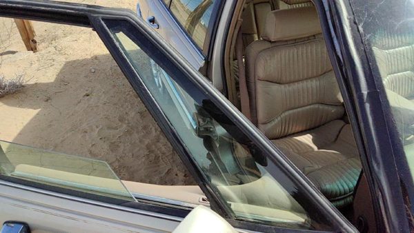 91-96 Park Ave Ultra Passenger Right Front Vent Window Small Door Glass Wh Frame — photo 3