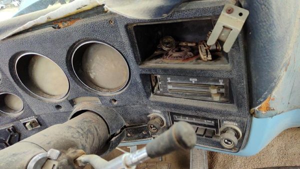 1973 GMC Jimmy Dash Panel Blue — photo 6