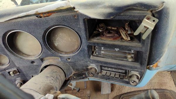 1973 GMC Jimmy Dash Panel Blue — photo 5