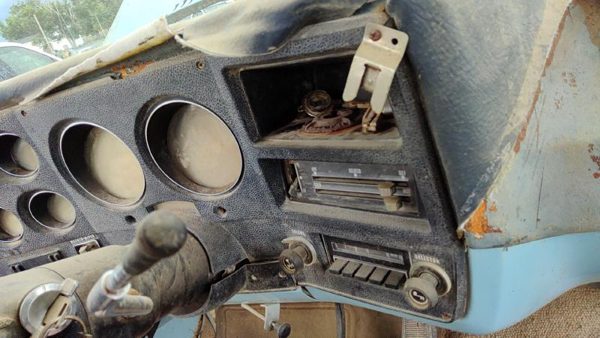 1973 GMC Jimmy Dash Panel Blue — photo 8