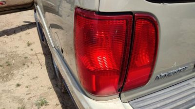 98-00 Navigator Driver Left Tail Light Brake Lamp Rear Outer Quarter Mounted