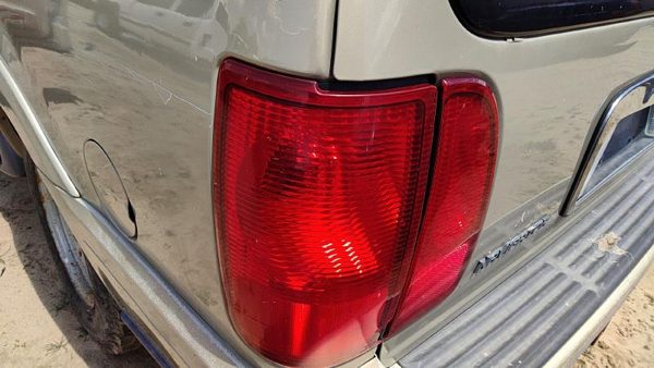 98-00 Navigator Driver Left Tail Light Brake Lamp Rear Outer Quarter Mounted — photo 4