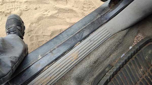 2005-2009 Chevy Equinox Driver Left Lower Kick Trim Panel Oem Gray 142 — photo 3