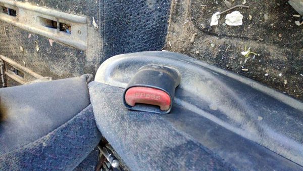 2001-2004 Dodge Caravan Passenger Right Front Seat Belt Buckle Receiver Oem Blue — photo 2