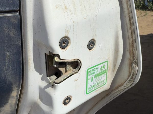 90-97 Lincoln Town Car Passenger Right Rear Door Latch With Rods/Cables Oem Back — photo 3