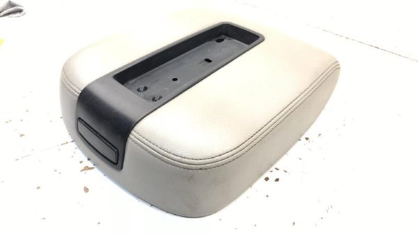 2007-2009 Gmc Sierra 1500 Center Console Lid Arm Rest Oem Light Gray Titanium — photo 3