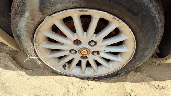 2000 1 Chrysler Town & Country 16 Aluminum Wheel OEM Factory Rim #1 RL21WD2AA — photo 1