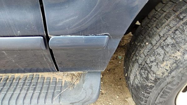 2002-2005 Ford Explorer Passenger Right Moulding From Fender Trim Strip Blue Ld — photo 1