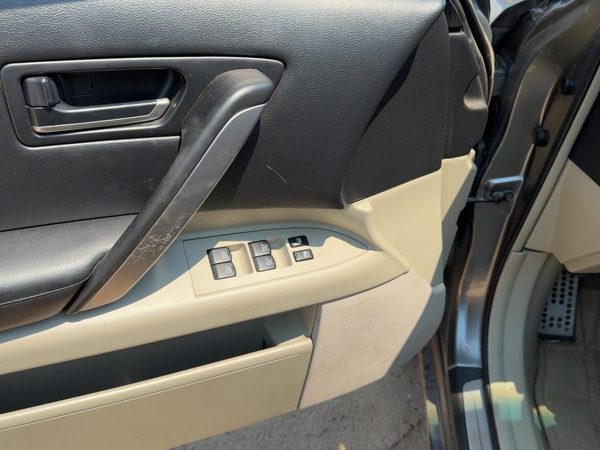 03-06 Fx45 Driver Left Front Door Trim Panel With Master Switch Willow/Black S — photo 2
