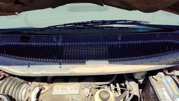 2005-2007 Chrysler Town Country Windshield Wiper Cowl Vent Trim Panel Oem Cover — photo 3