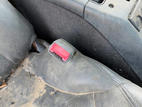00-01 S10 Blazer Passenger Right Front Seat Belt Buckle Receiver Graphite 122 — photo 2