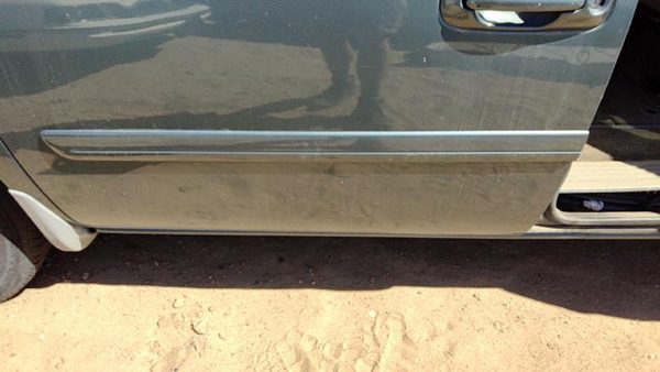 05-07 Caravan Driver Left Front Moulding From Door Oem Trim Strip Magnesium Ppk — photo 1