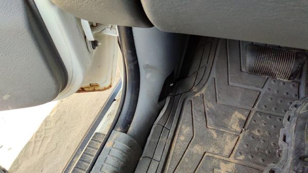 05-07 Jeep Liberty Driver Left Lower Kick Trim Panel Oem Gray D5 — photo 3