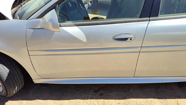 2004 Pontiac Grand Prix Front Door LH Silver 12U — photo 2