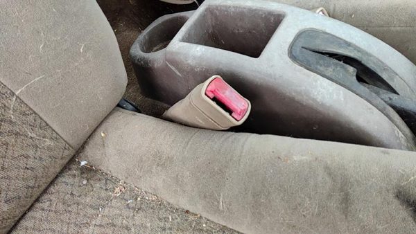 1997 Ford Escort Passenger Right Front Seat Belt Buckle Receiver Oem Tan — photo 1