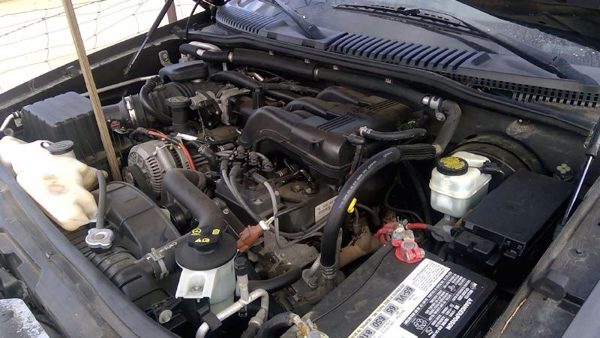 2007 Mercury Mountaineer Timing Cover 4.0L — photo 2