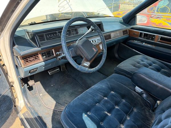 1986 Oldsmobile 98 — vehicle photo 3
