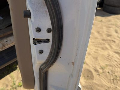 1998 Lincoln Navigator Front Door Latch RH