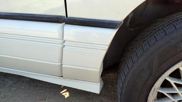 92-95 Pontiac Bonneville Passenger Right Moulding From Fender Trim Strip White — photo 1