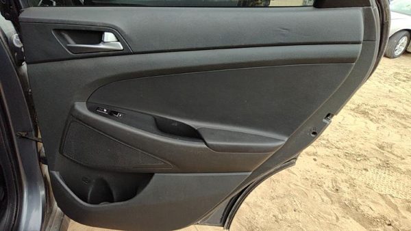 16-18 Tucson Passenger Right Rear Inside Door Trim Panel Only Back Black Try — photo 1