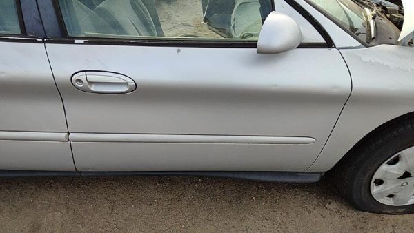 1997 Ford Taurus Front Door RH Silver Ts — photo 2