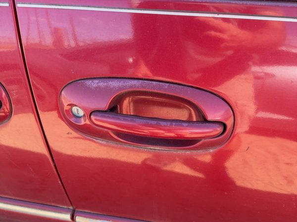 96 Town & Country Passenger Right Front Outside Door Handle Candy Apple Red Ph2 — photo 1