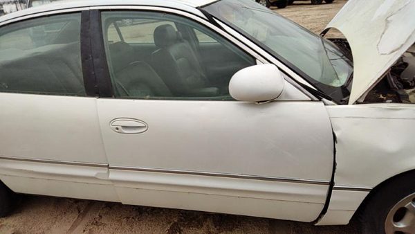 2000 Buick Park Avenue Front Door RH White 78U Hail — photo 1