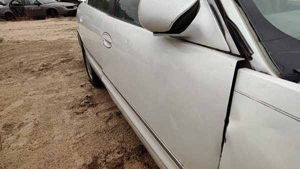 2000 Buick Park Avenue Front Door RH White 78U Hail — photo 2