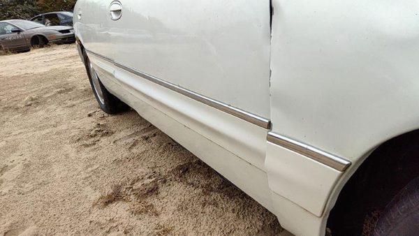 2000 Buick Park Avenue Front Door RH White 78U Hail — photo 3
