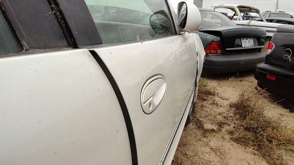 2000 Buick Park Avenue Front Door RH White 78U Hail — photo 4