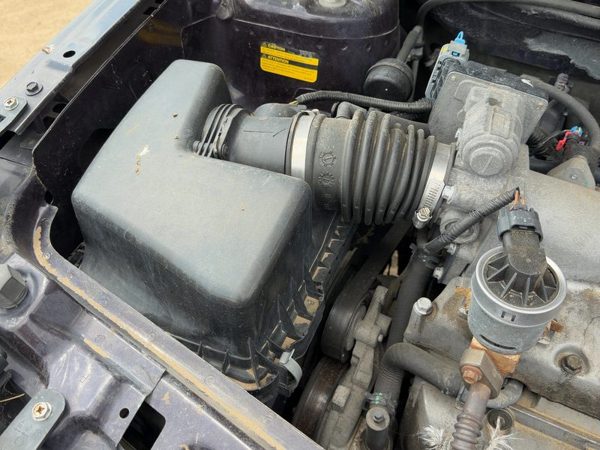 05-09 Equinox Complete Air Intake Cleaner Filter Box Housing With Tube Oem 3.4L — photo 1