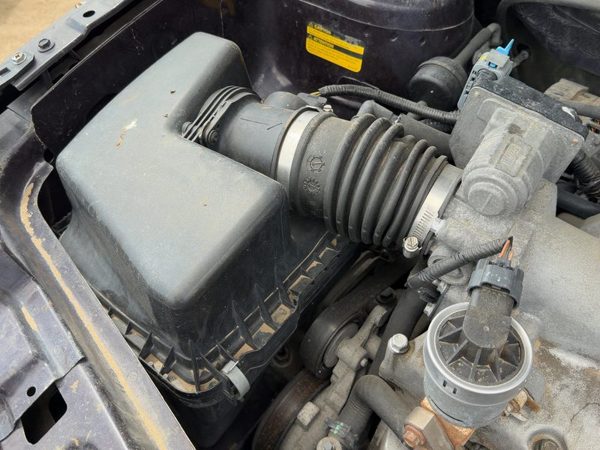 05-09 Equinox Complete Air Intake Cleaner Filter Box Housing With Tube Oem 3.4L — photo 3