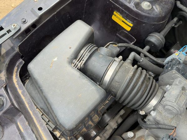 05-09 Equinox Complete Air Intake Cleaner Filter Box Housing With Tube Oem 3.4L — photo 5