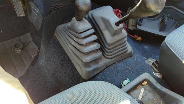 93-95 Nissan Pathfinder Shifter Boot Only Oem 4X4 5 Speed Manual Trans — photo 3