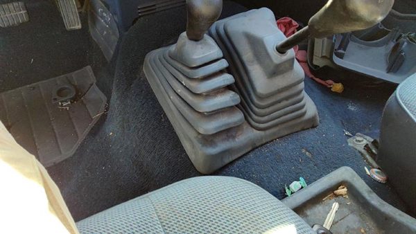 93-95 Nissan Pathfinder Shifter Boot Only Oem 4X4 5 Speed Manual Trans — photo 1